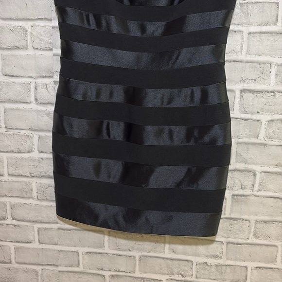 Collections little black mini dress dress, size 8
Two tone black - Picture 2 of 6